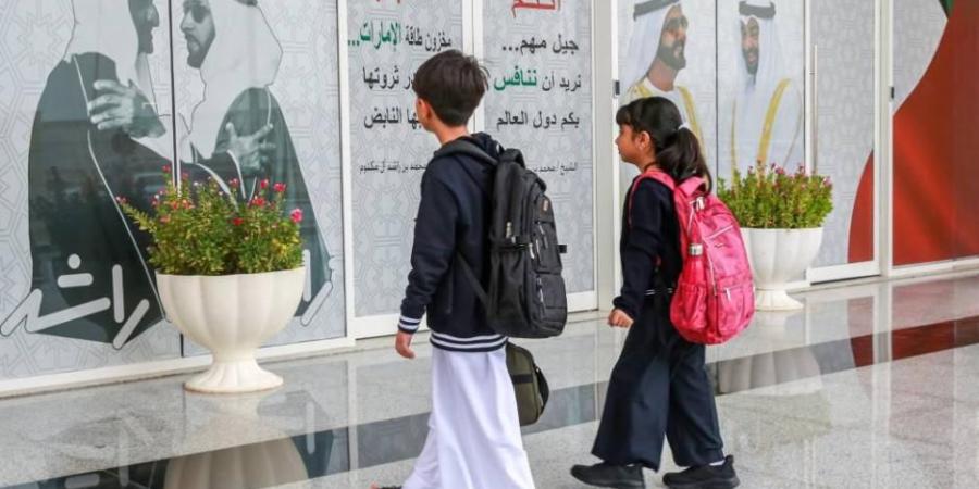 مدارس تدعو أولياء الأمور لتوقيع ميثاق الشراكة