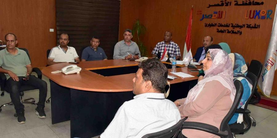 مناقشة توفير البيتومين لرصف الطرق بالأقصر