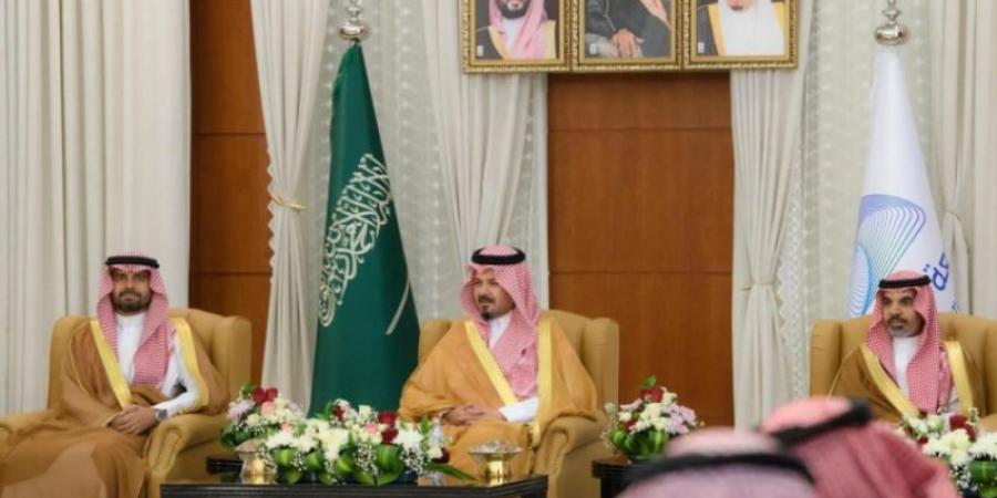 أمير منطقة المدينة المنورة يلتقي أعضاء لجنة التحول الرقمي