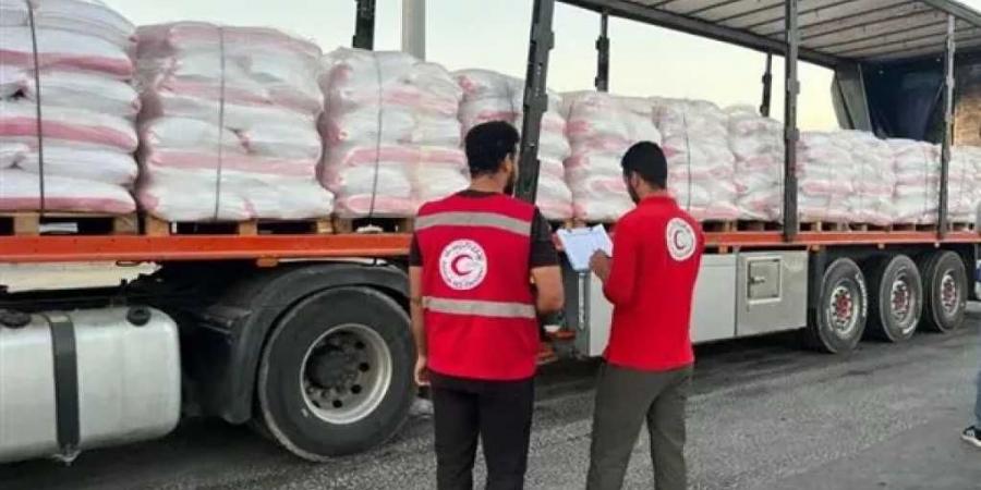 الهلال الأحمر: أكثر من 1500 طن مساعدات إغاثية في قافلة «زاد العزة» الـ 24 إلى غزة