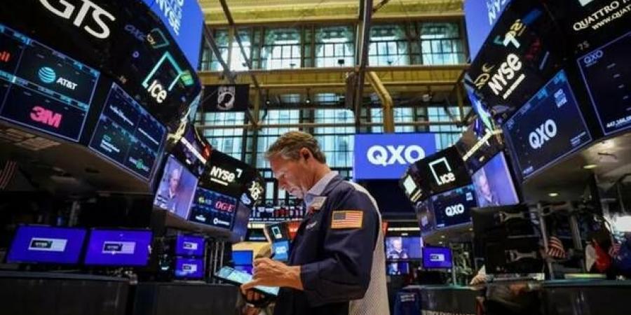 وول ستريت ترتفع جماعياً رغم محاولات ترامب فرض السيطرة على الاحتياطي الفيدرالي