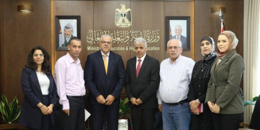 "التربية" وجمعية البنوك تبحثان سبل تعزيز المسؤولية المجتمعية لدعم التعليم