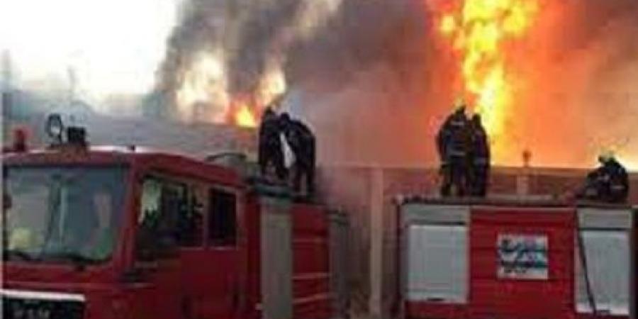 حريق هائل يلتهم 3 منازل عشوائية في كفر شكر بالقليوبية