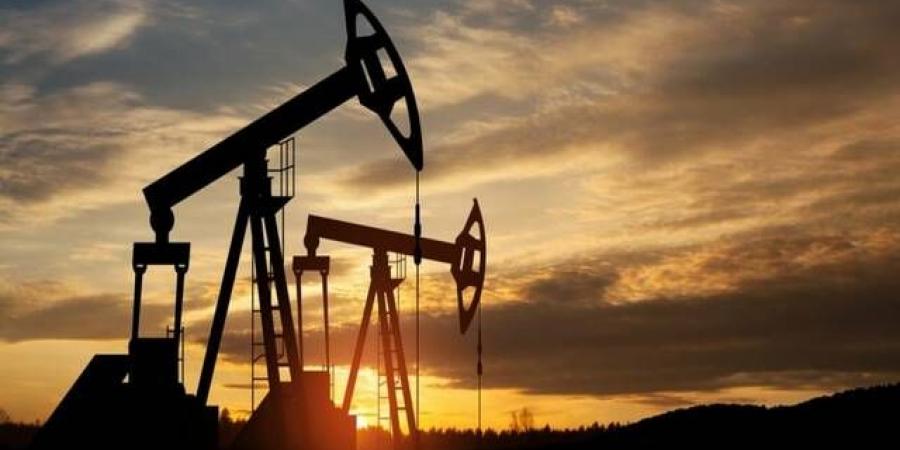 النفط يهبط مع قرب نهاية الطلب الصيفي في أمريكا